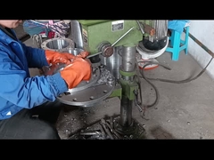 ASME 16.5 Traitement des brides en acier inoxydable - après forgeage, usinage et perçage, maintenant en forme de bisel